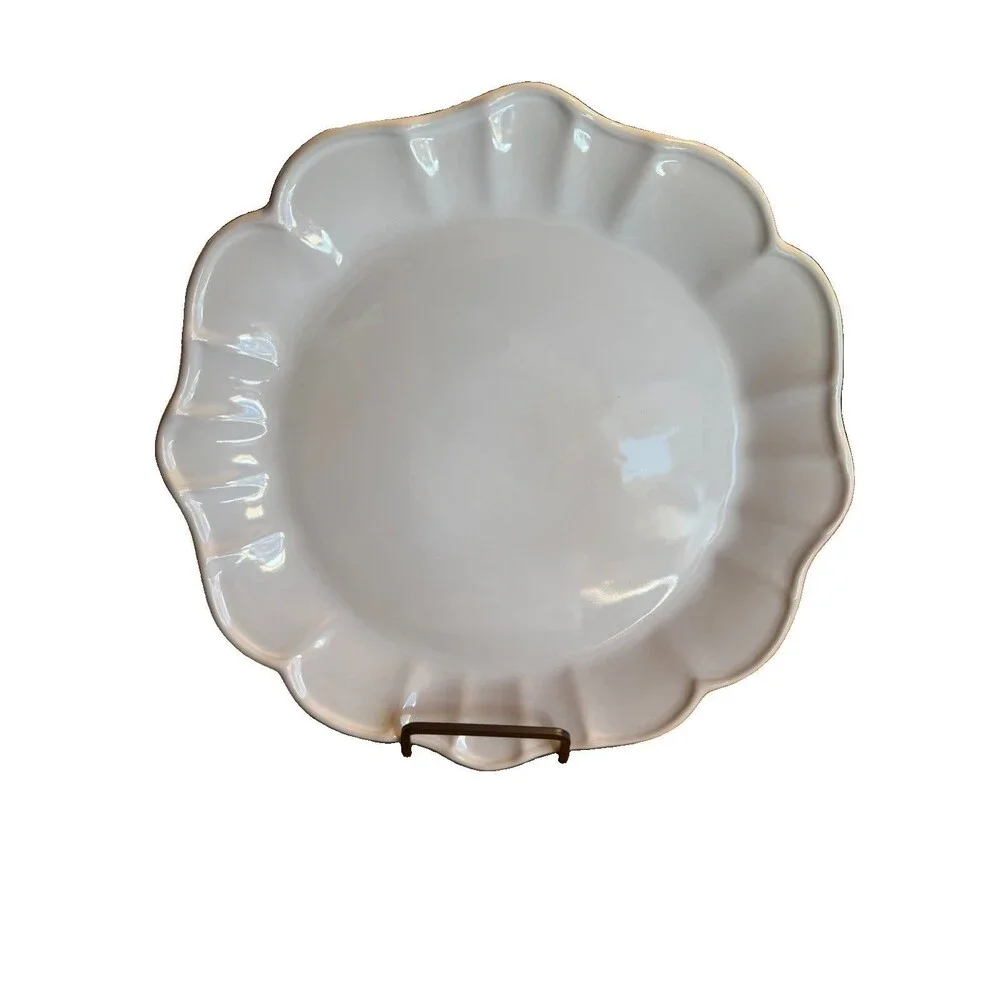Pottery Barn Juliana Monique Lhuillier White Scalloped Rim 11